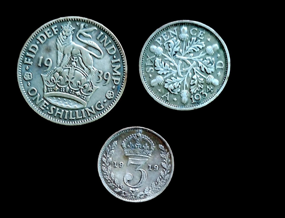 GREAT BRITAIN.
GEORGE V, SILVER ISSUES.
ONE SHILLING 1939.
SIX PENCE 1934.
THREE PENCE1919. - Collection Bazzar