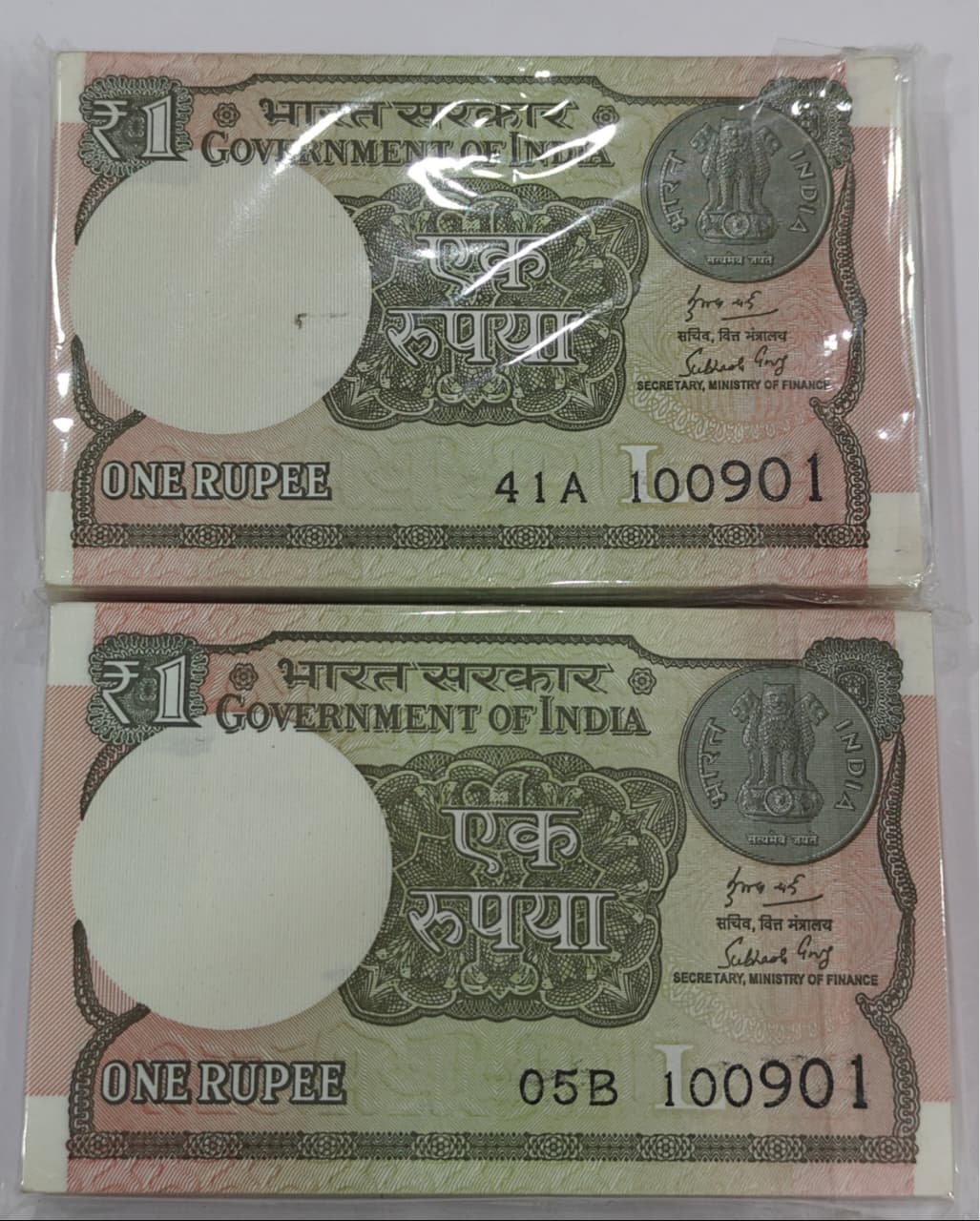 Rs 1 birthday note pair packet same number 100901 each 4000 finance secretary subash garg rare collectible - Collection Bazzar