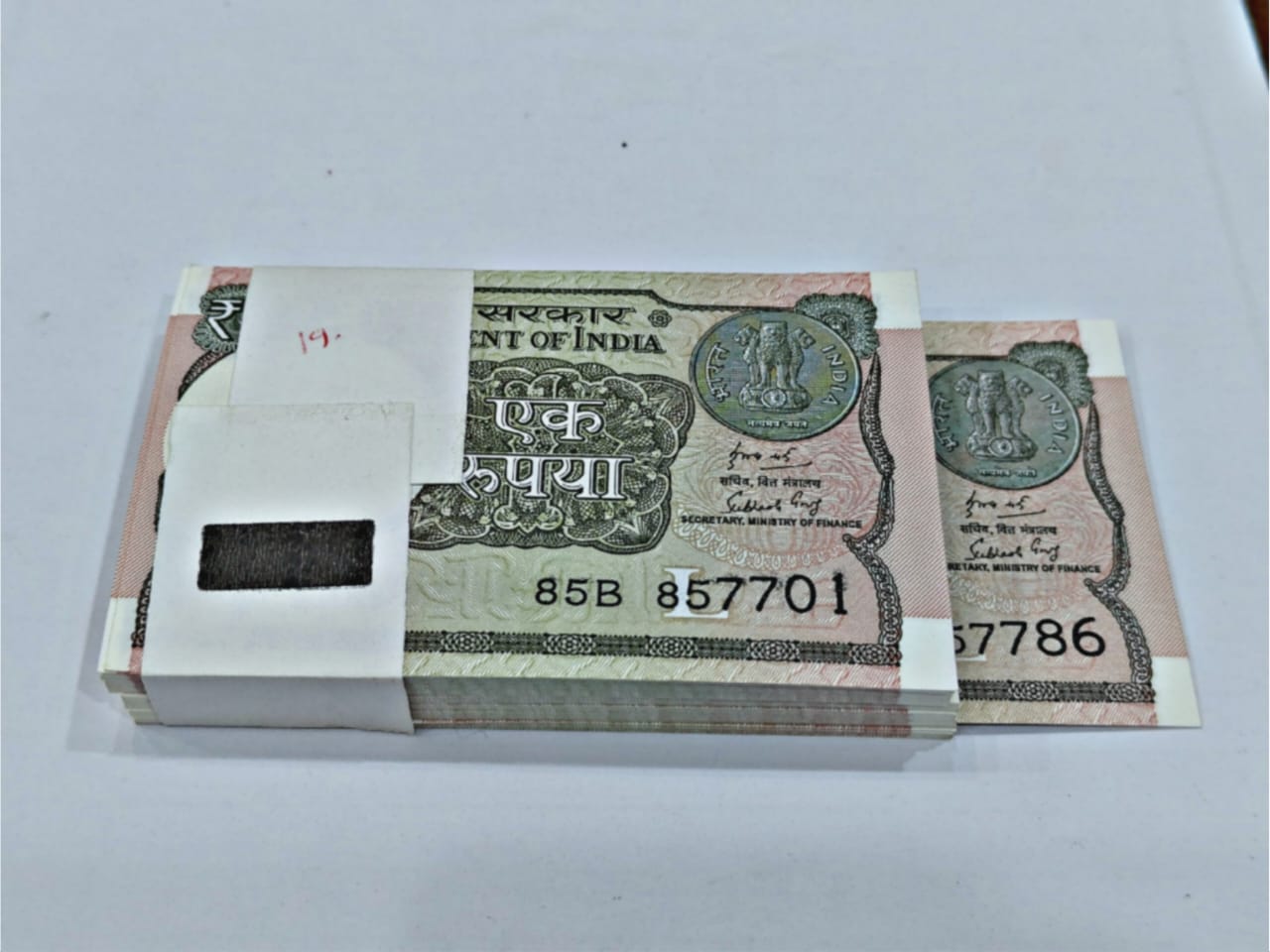 Rs 1 Note serial packet 857701 with ending 786 unc condition