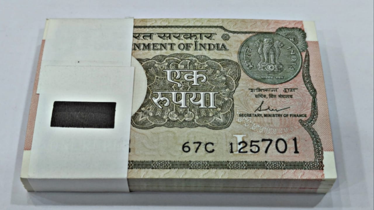Rs 1 Note serial packet 125701 with ending 786 unc condition
