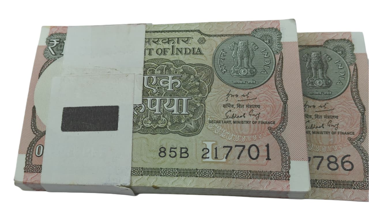 Rare Rs 1 serial packet 217701 ending with 786 Holy Bismillah number in UNC condition, collectible Indian currency notes.