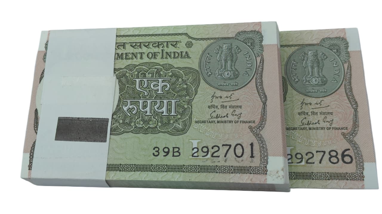 Rare Rs 1 note packet with serial 292701 ending in 786 Bismillah holy number, UNC condition, full 100 notes collectible Indian currency packet.
