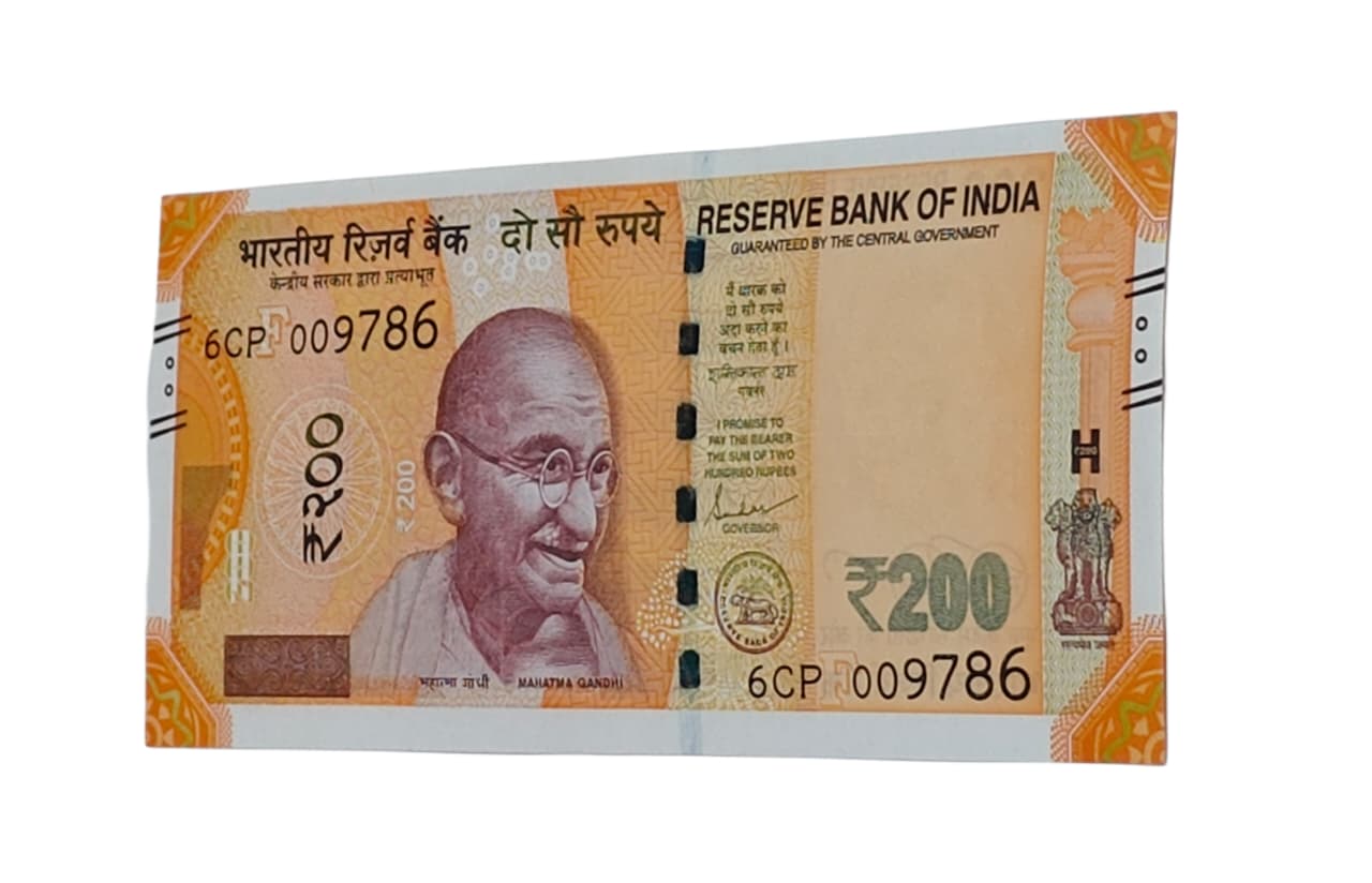 Rare Rs 200 note serial 009786 with lower number and ending 786 holy Bismillah, signed by Shaktikanta Das in UNC condition.