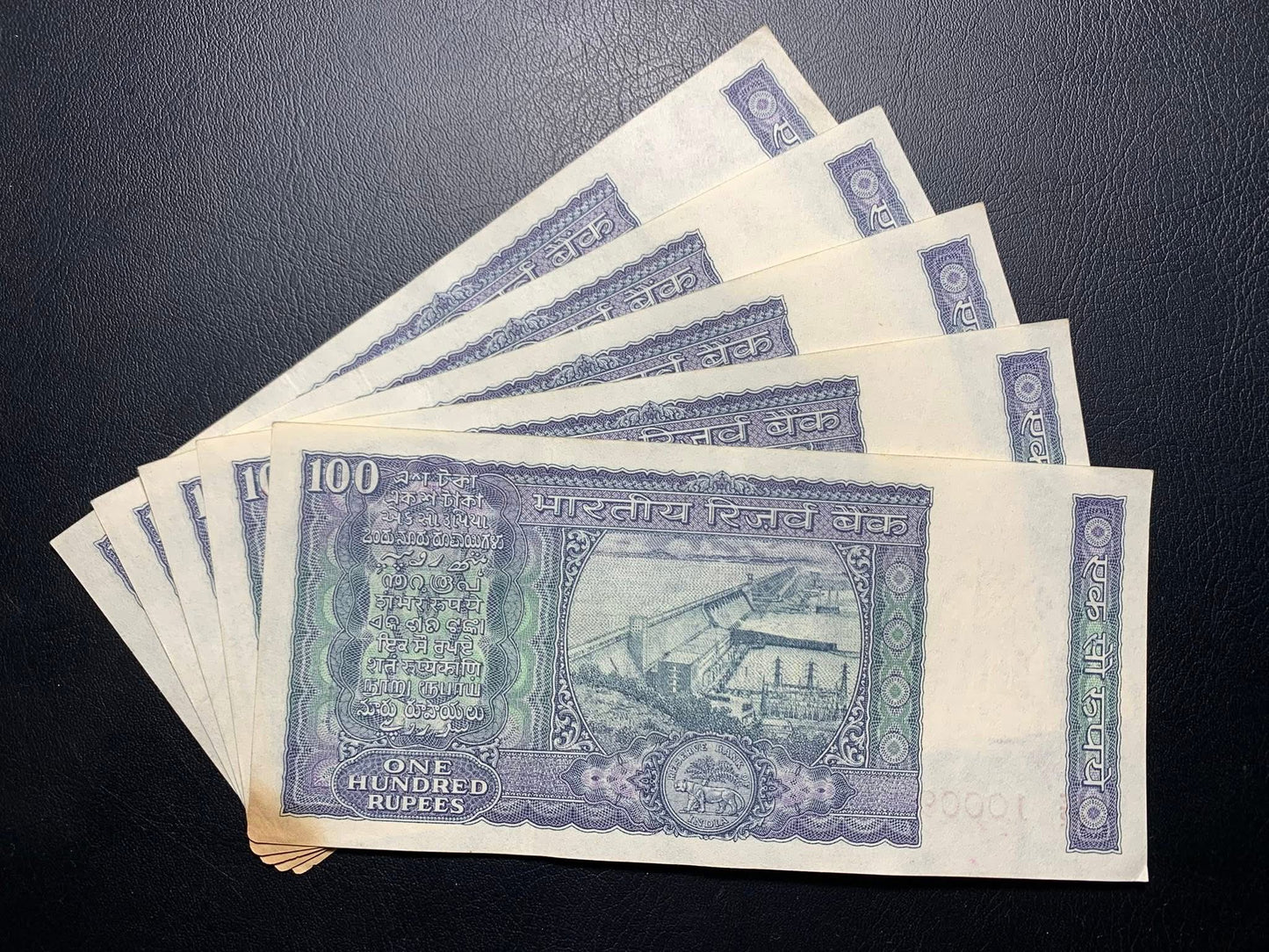 100Rs (S.Jagannathan) 5 Notes Seriwise With Samy Fancy Number.

Condition....Aunc+++ - Collection Bazzar