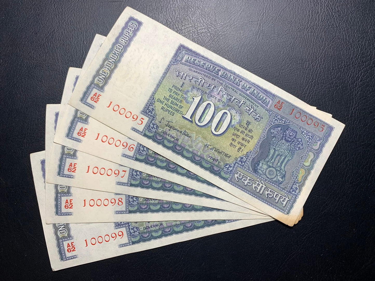 100Rs (S.Jagannathan) 5 Notes Seriwise With Samy Fancy Number.

Condition....Aunc+++ - Collection Bazzar