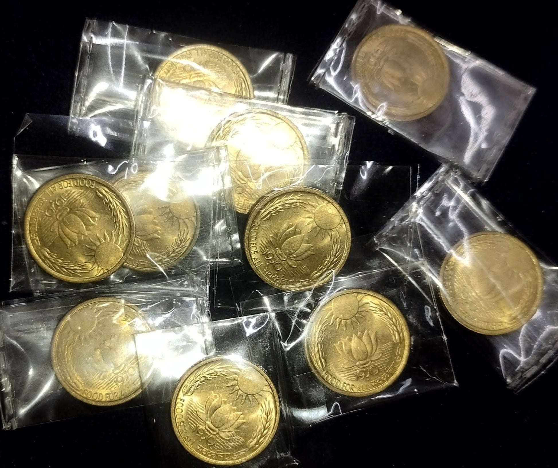 20 paise sun lotus coin 1970.year.
condition as per image. 10  pcs.rare - Collection Bazzar