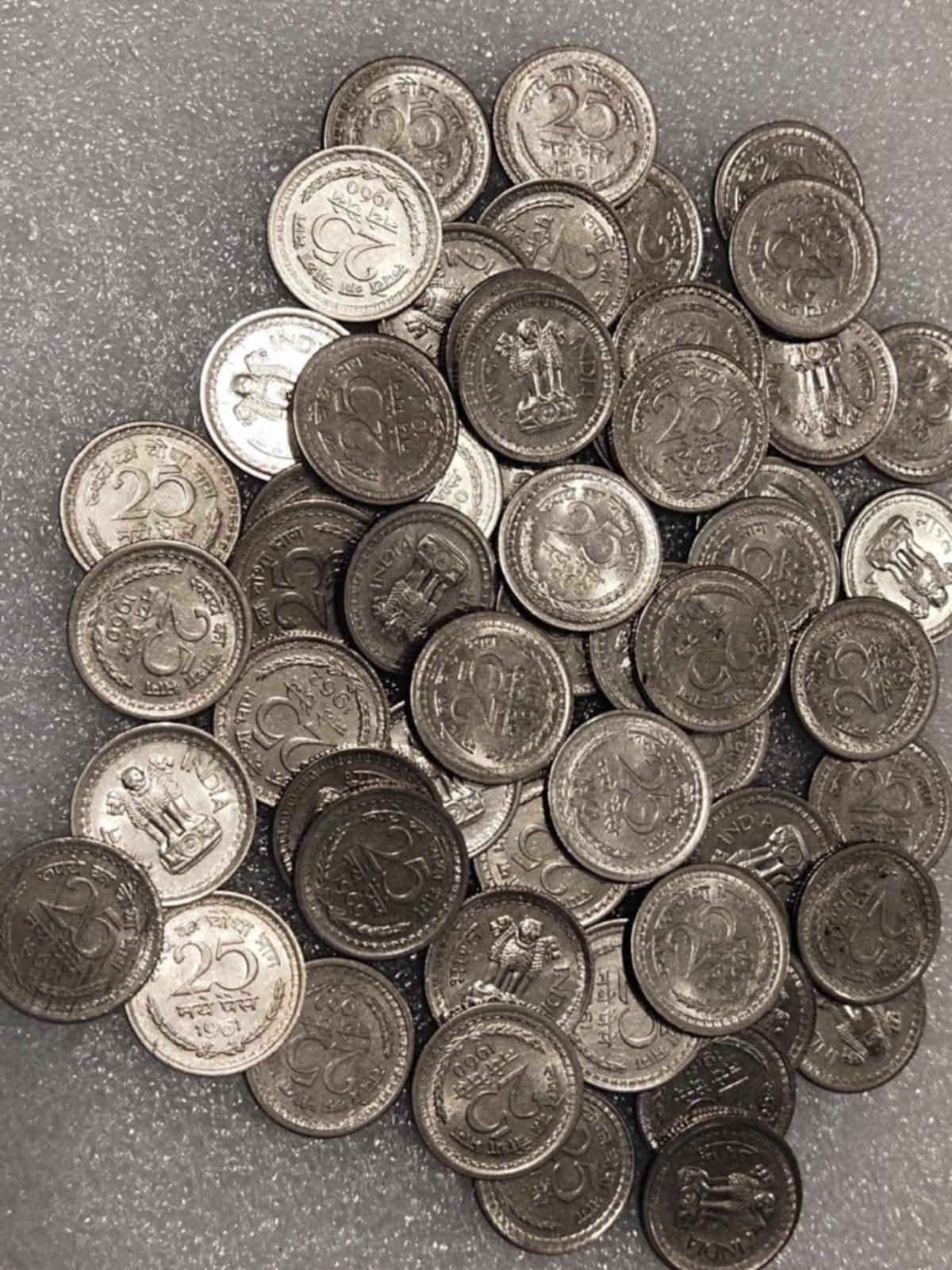25 Paisa 1st Issue Magnetic Coin Mix Mint Mix Year Top Condition qty 50 PC. 65 year old coin rare - Collection Bazzar