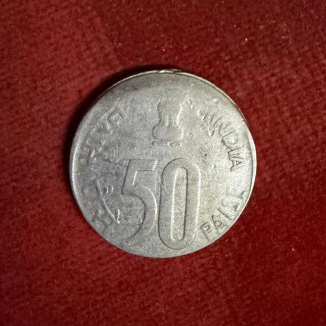 50 Paise Error & Misprint Top Printing Shifted Year Not print Properly fss - Collection Bazzar