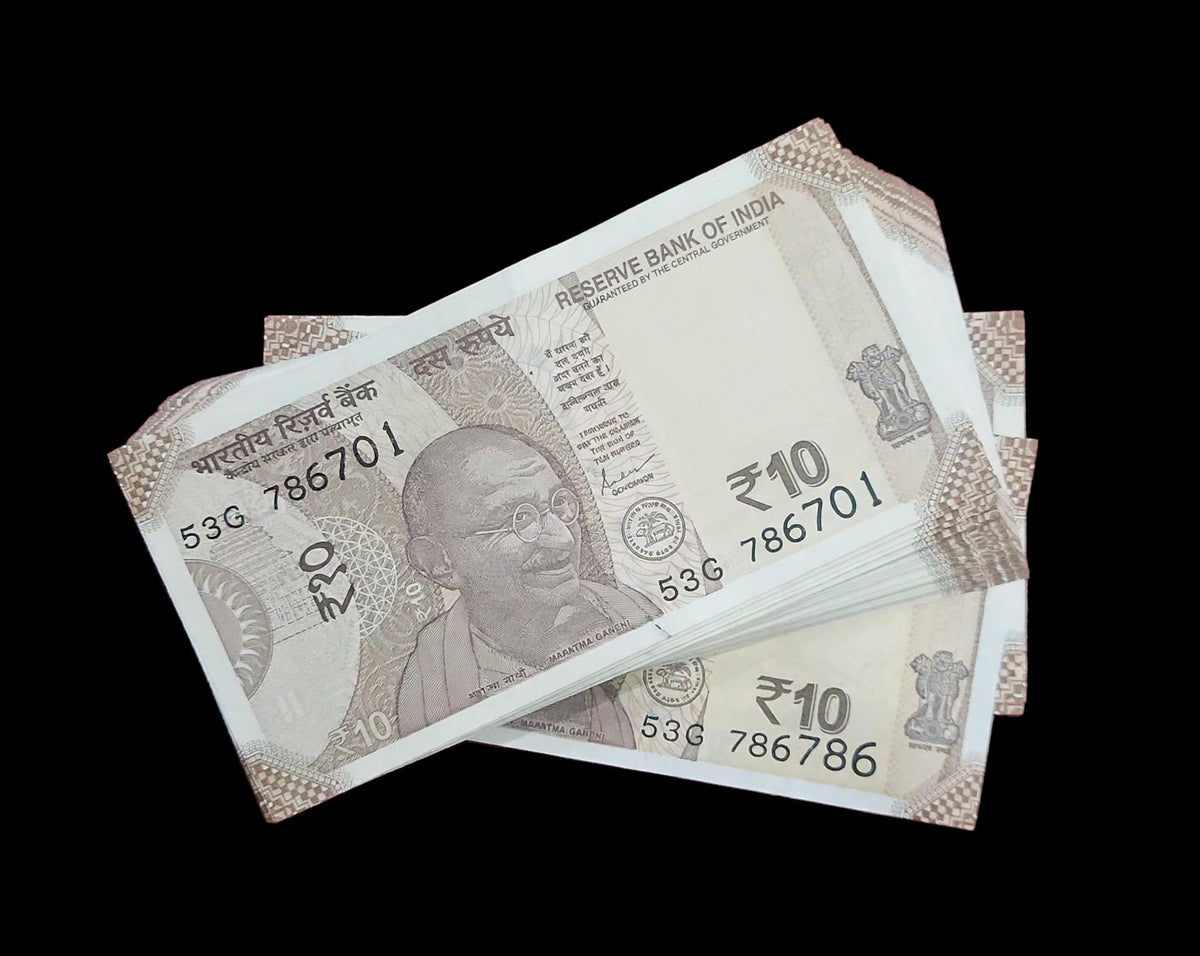 Extremely rare packet 
Fancy numbers 
Serial packet

10 rs new issue 
786701 ..
White Dubble 786786 - Collection Bazzar