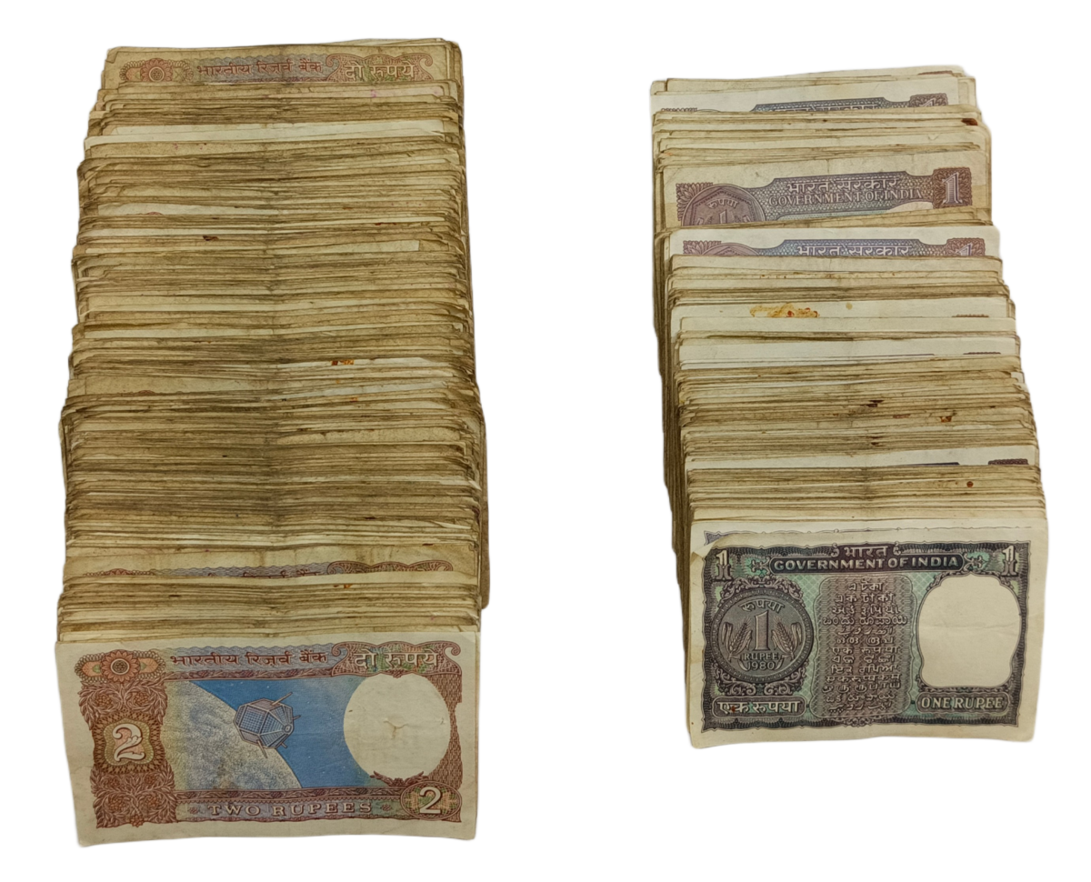 ONE RUPEE [250 Notes] and TWO RUPEES [350 Notes] Loose Notes Mixed Signatures & Prefix Total 700 Grades. - Collection Bazzar