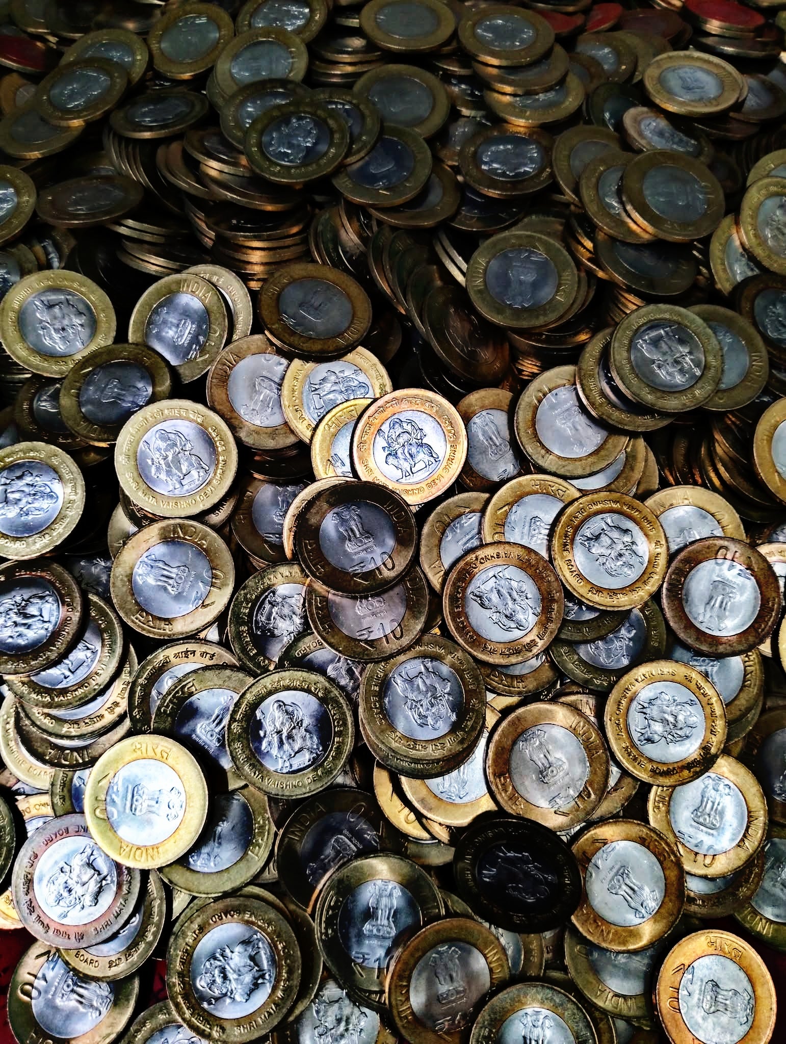 RARE 
10 RUPEES VAISHNO DEVI COINS 
NOIDA MINT YEAR 2012
TOTAL 100 PEACE KI LOT 
CONDITION GEM UB - Collection Bazzar