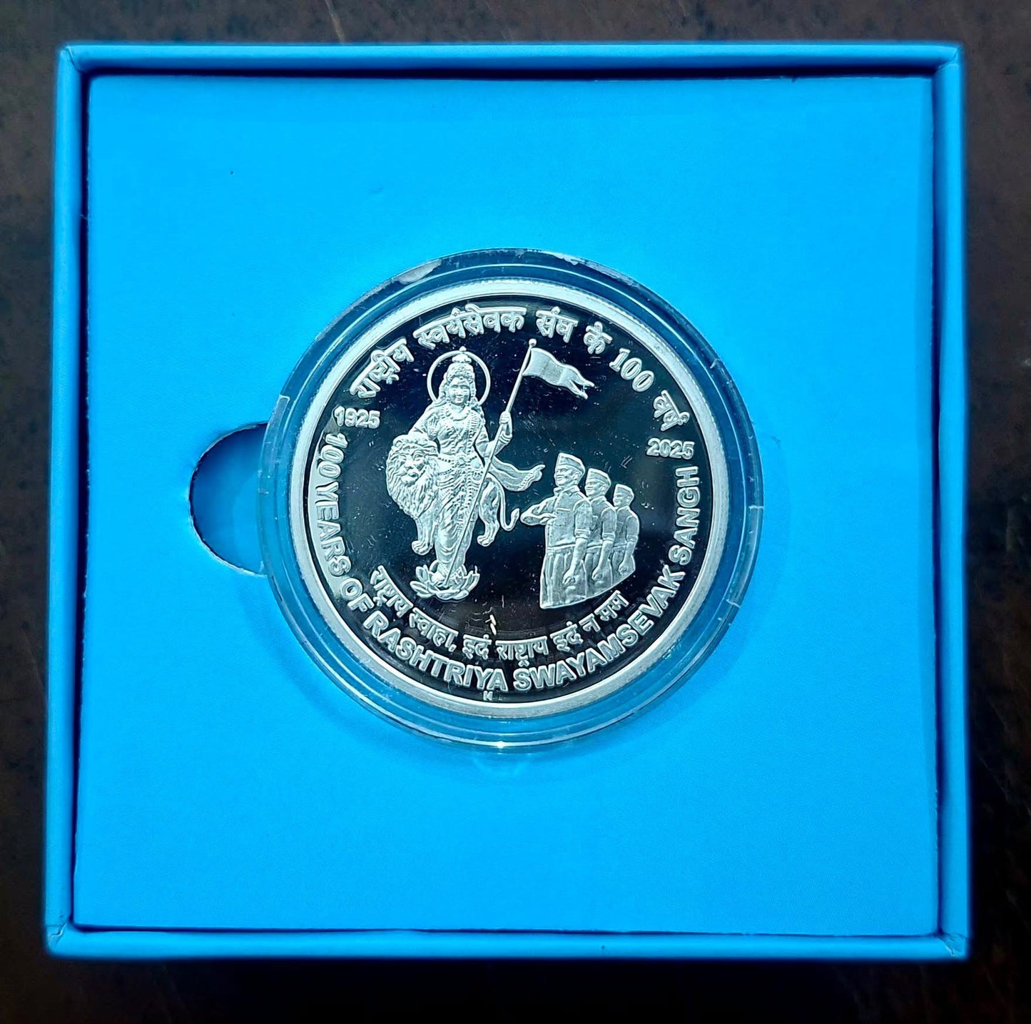 Rss coin mumbai mint box packing 

Rocl-313 40 gram pure silver set

2025 Rss 100/- 40 gram pure silver coin proof set top grade Mumbai mint with box packing mint 
bid e - Collection Bazzar