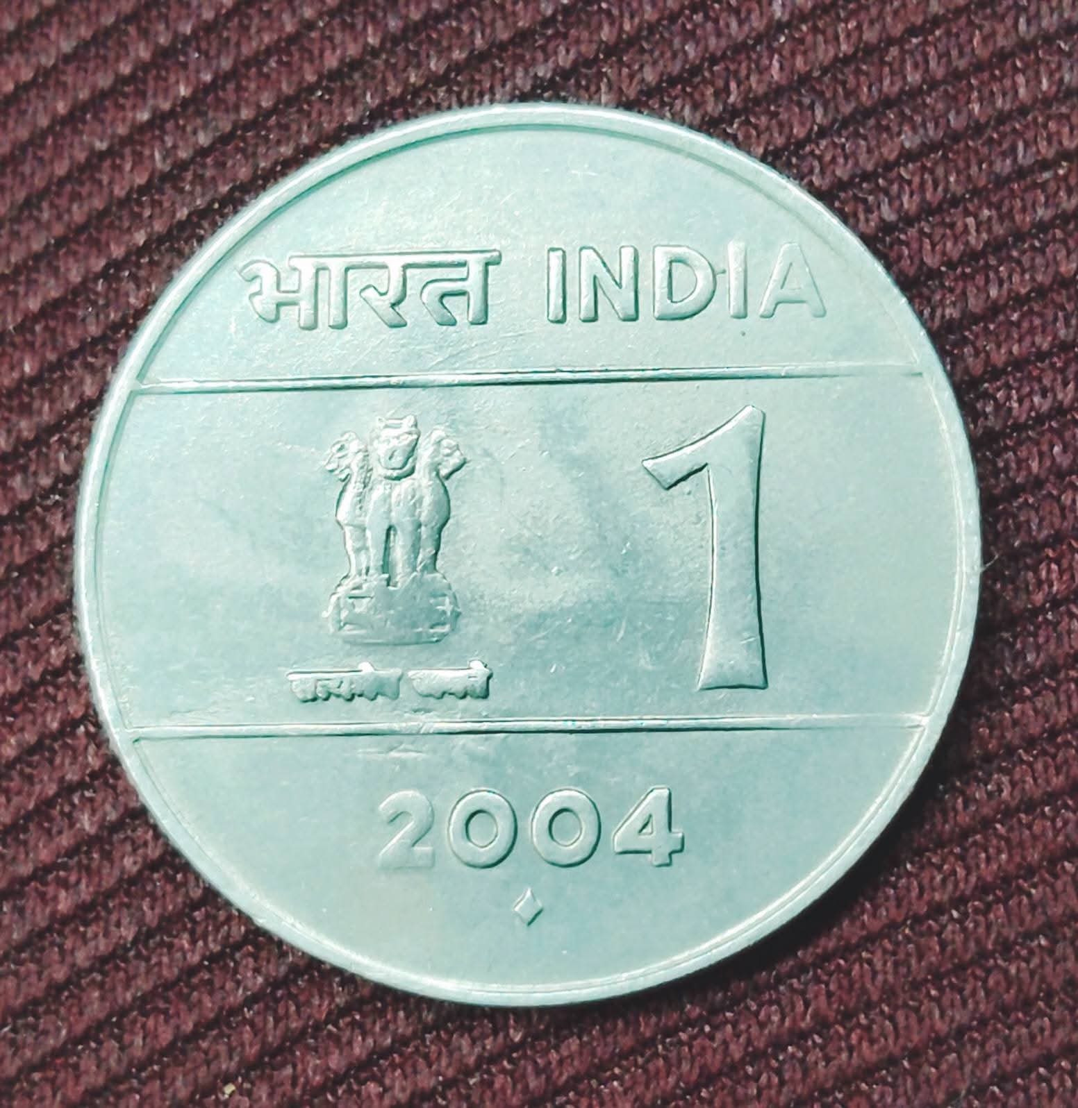 XRARE 
1 RUPEES FSS CROSS ❌ COIN 🪙 
BOMBAY ♦️ MINT YEAR 2004
CONDITION Asper - Collection Bazzar