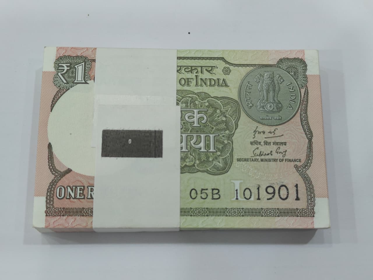 Rs 1 Note serial packet 101901  super birthday  unc condition - Collection Bazzar