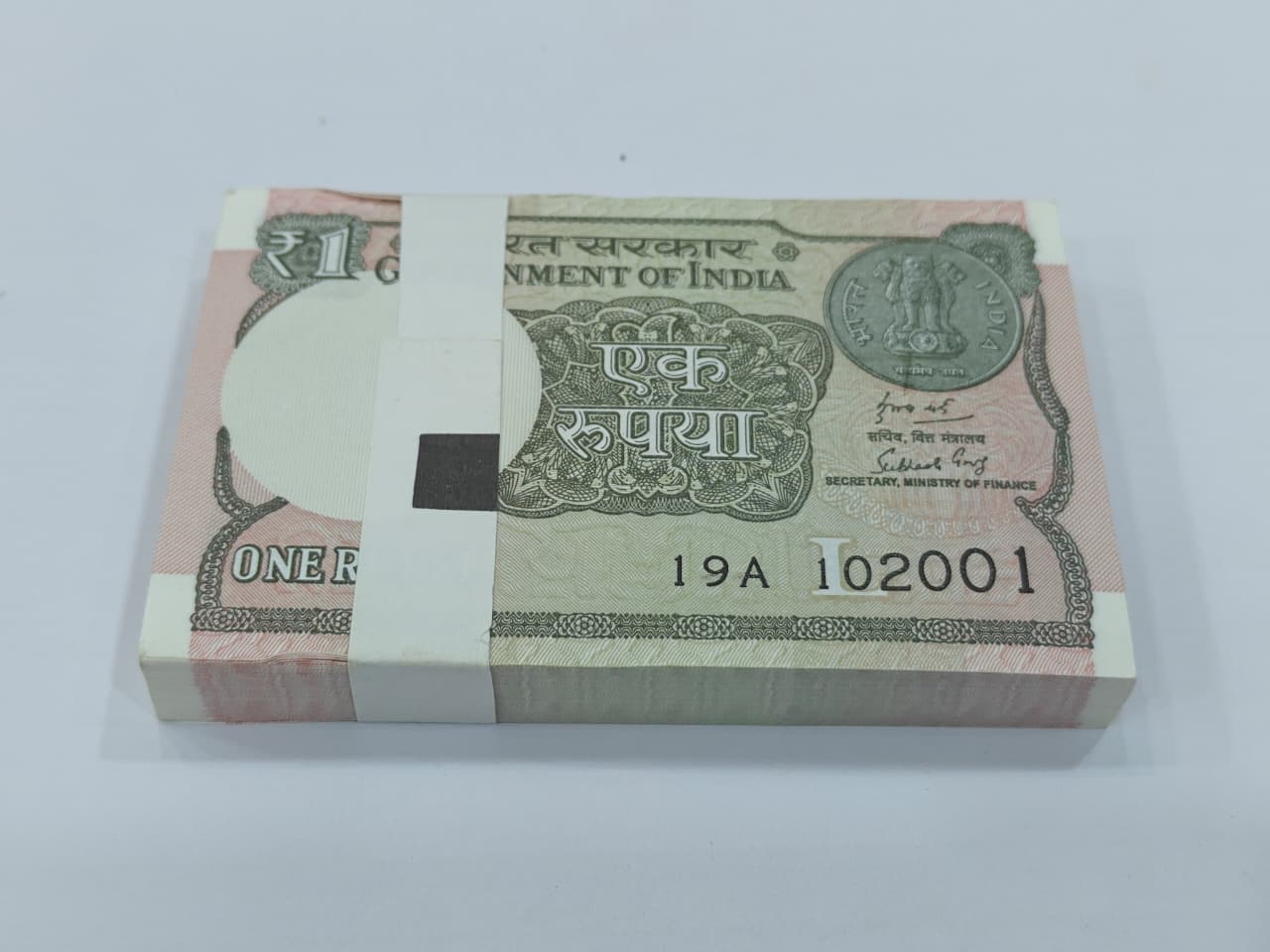 Rs 1 Note serial packet prefix 19 A 102001 super birthday  unc condition - Collection Bazzar