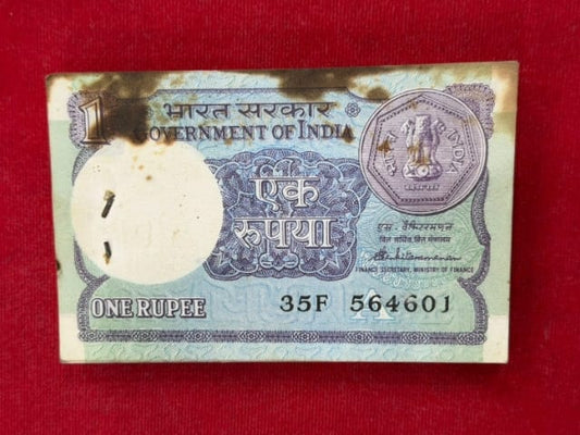 Rs 1 old serial packet  564601 with 564687 number  s venkartraman sign - Collection Bazzar