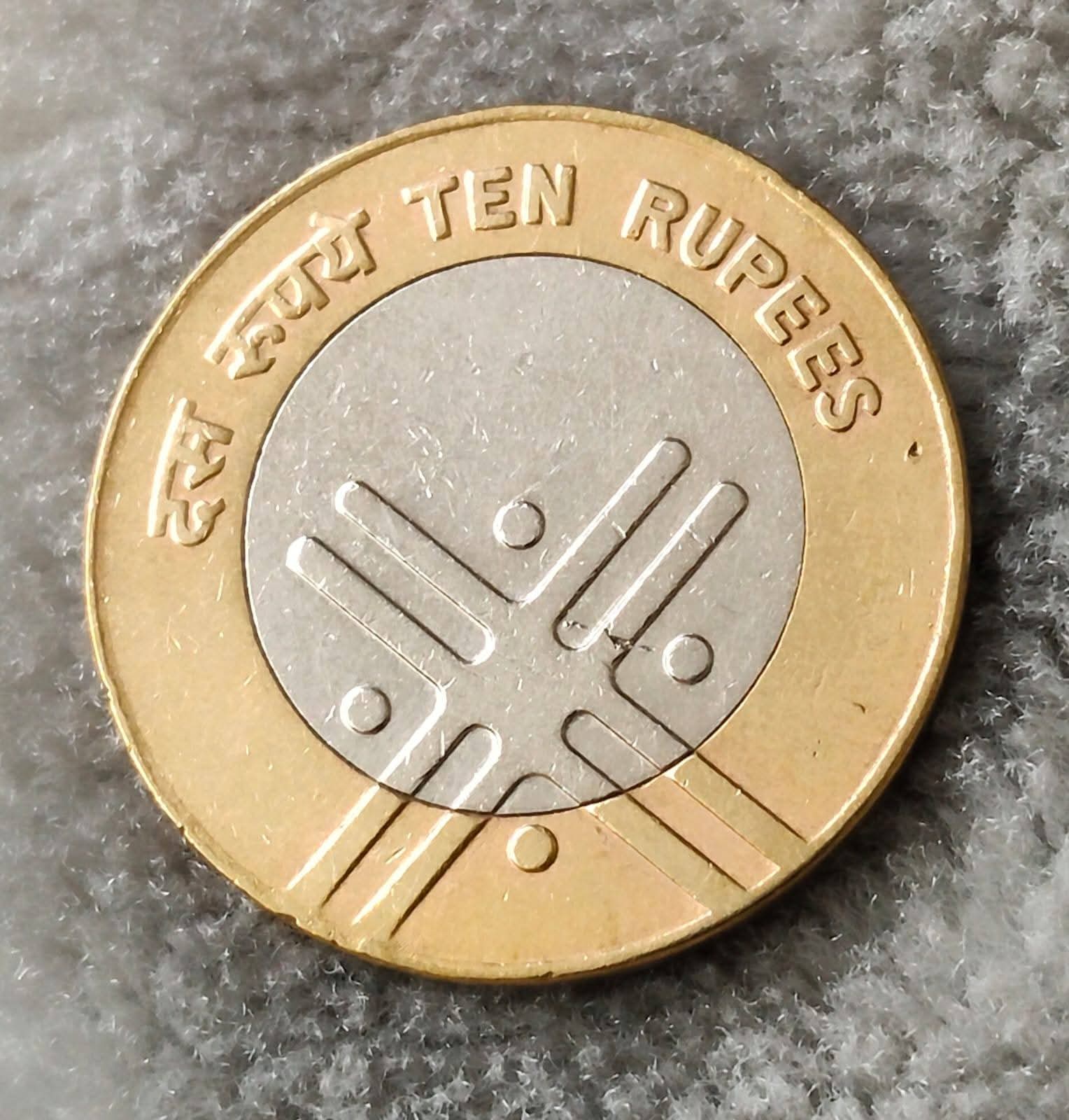 XRARE 2005 Extremely rare 
10 RUPEES CROSS ❌ COIN - Collection Bazzar