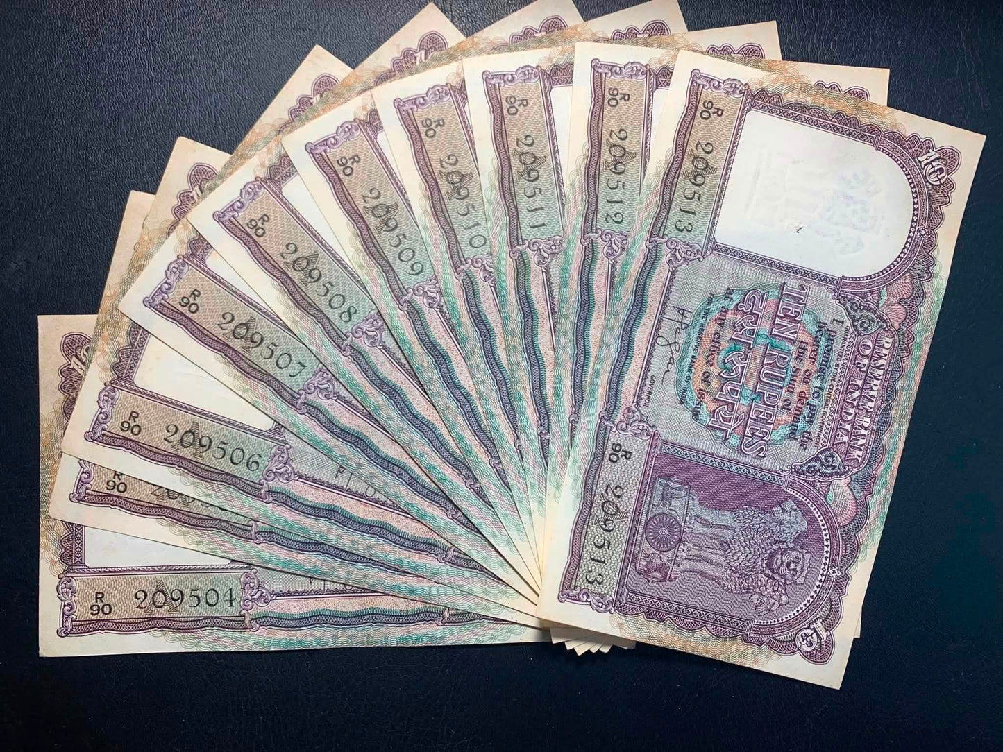 Rs 10 H.V.R.IYENGER SERIAL WISE 10 NOTE 

CONDITIONAS PER IMAGE/UNC - Collection Bazzar