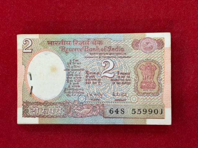 Rs 2 sattelite fancy  packet 559901 with 916 hallmark  governor R N malhotra - Collection Bazzar