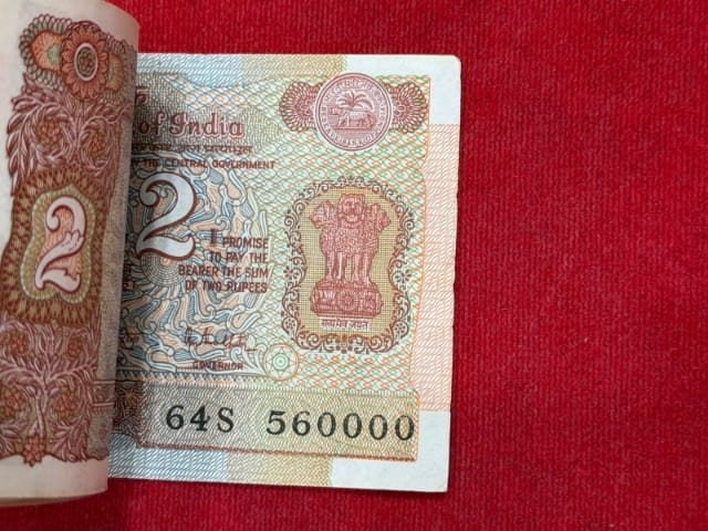 Rs 2 sattelite fancy  packet 559901 with 916 hallmark  governor R N malhotra - Collection Bazzar