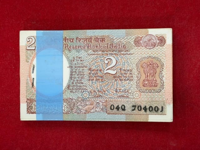 Rs 2 sattelite fancy  packet 704001  governor  R N malhotra - Collection Bazzar