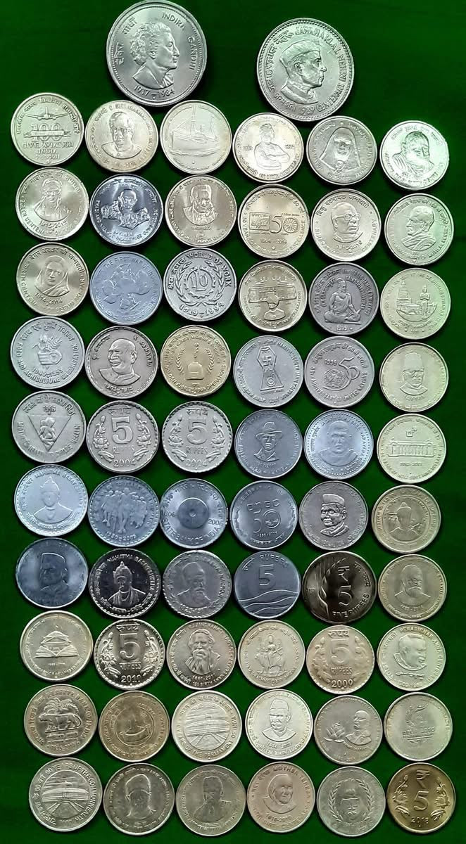 5 rupees DHAMAKA 62 coin
New series, 2004 mix mint excellent condition - Collection Bazzar