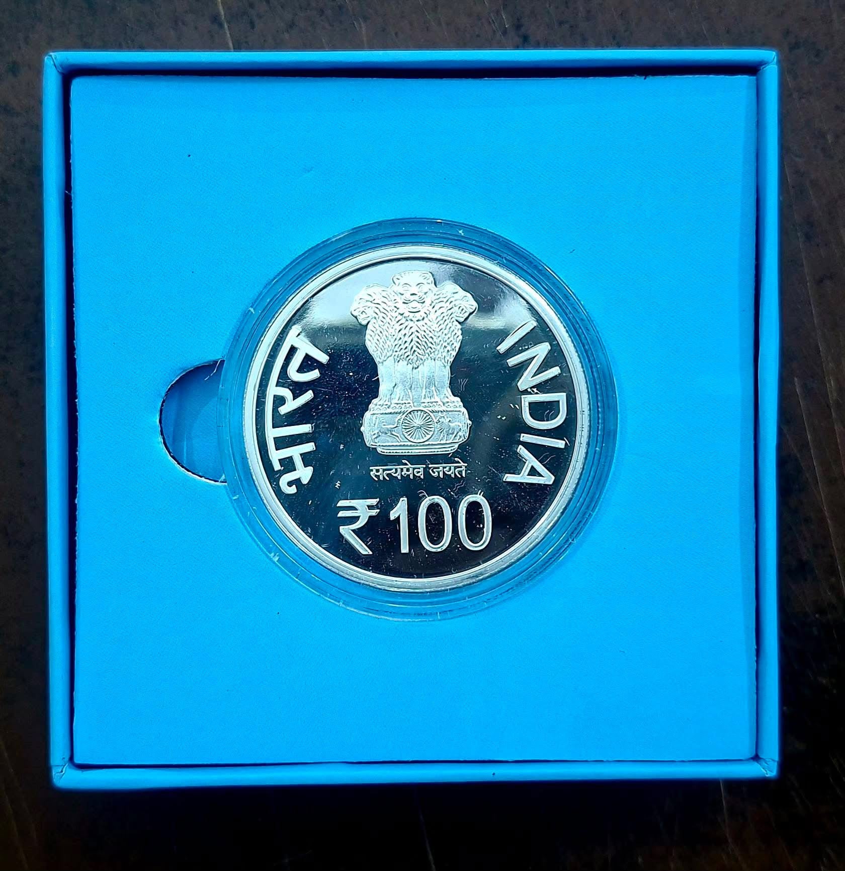 Rss coin mumbai mint box packing 

Rocl-313 40 gram pure silver set

2025 Rss 100/- 40 gram pure silver coin proof set top grade Mumbai mint with box packing mint 
bid e - Collection Bazzar