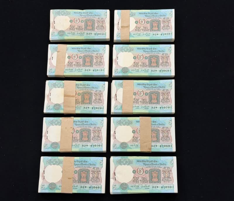 Rs 5 Tractor RIM 10 Packets 1000 Notes Gov. I G Patel Rare Item