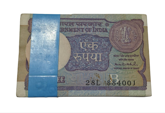 Rare ₹1 note packet with serial number 884001, signed by Montek Singh Ahluwalia, Government of India issue 100 UNC notes full bundle