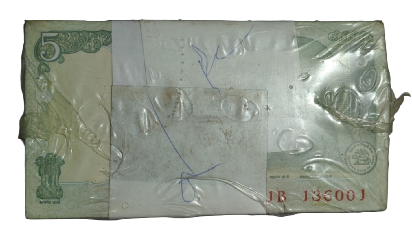 Rare ₹5 rim packet with serial number 136001, RBI old issue 1000 UNC notes full rim bundle