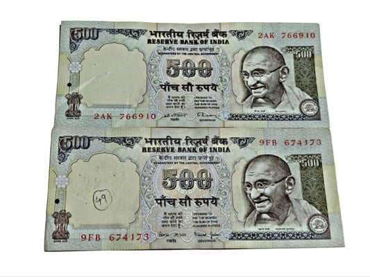 Rare ₹500 silver thread note from RBI old Gandhi series, featuring silver vertical security thread, collectible discontinued Indian currency