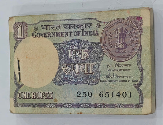Rs 1 old note bundle signed by S. Venkitaramanan with serial 651401, 100 sequential collectible Indian currency notes