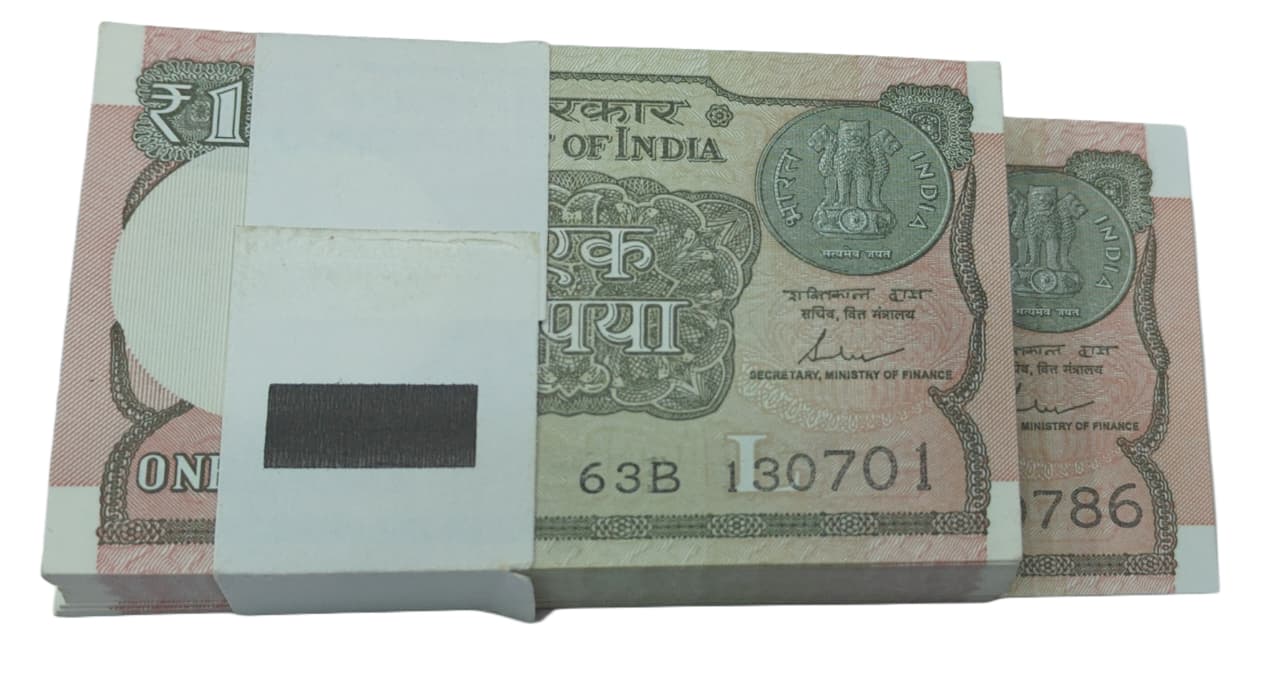 Rare Rs 1 birthday serial packet 13.07.01 “Tera Mera Sath” number, 100 notes UNC condition collectible.