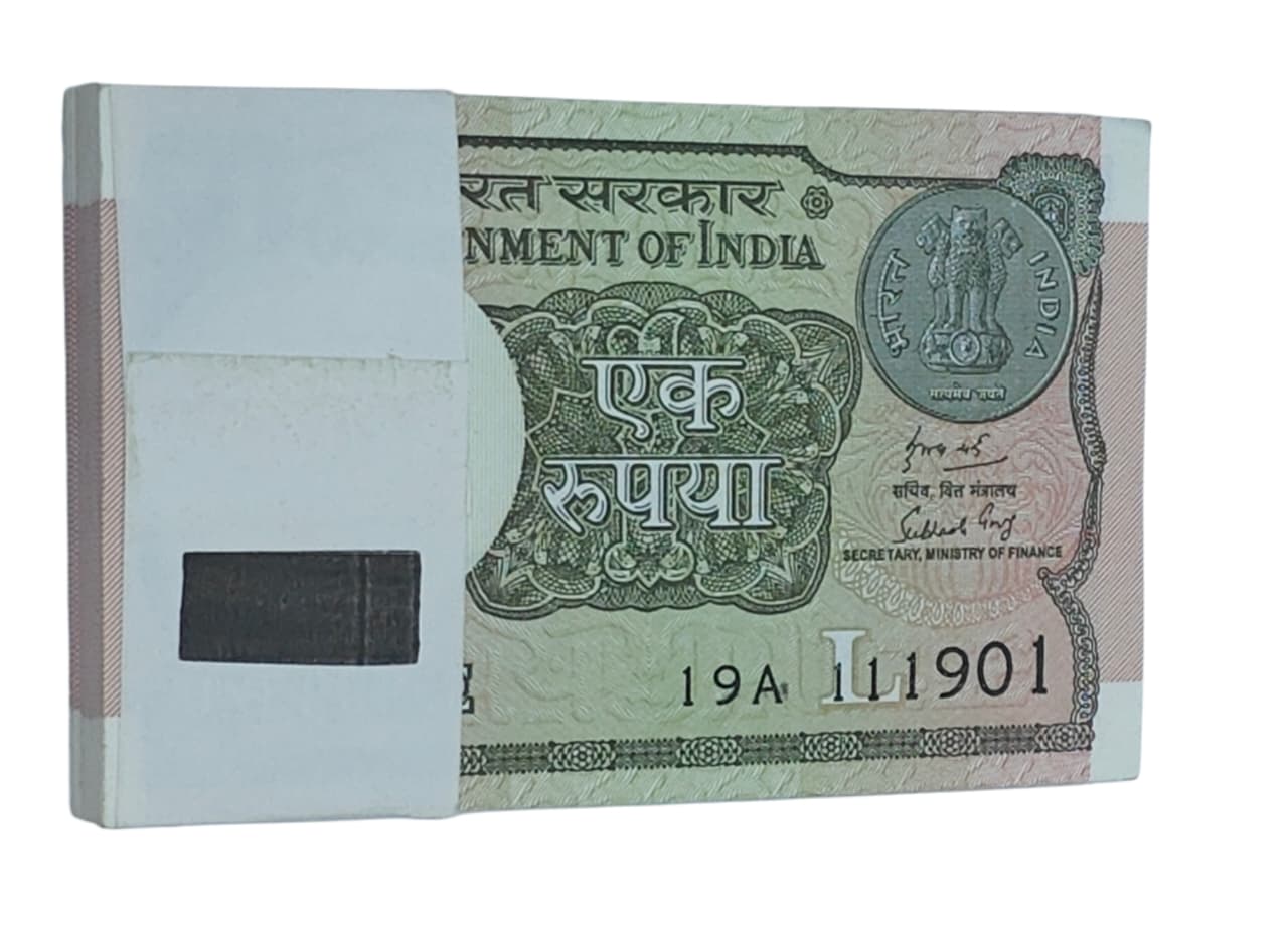 Rare Rs 1 super serial birthday packet 19A 111901 UNC condition, 100 notes full packet collectible.