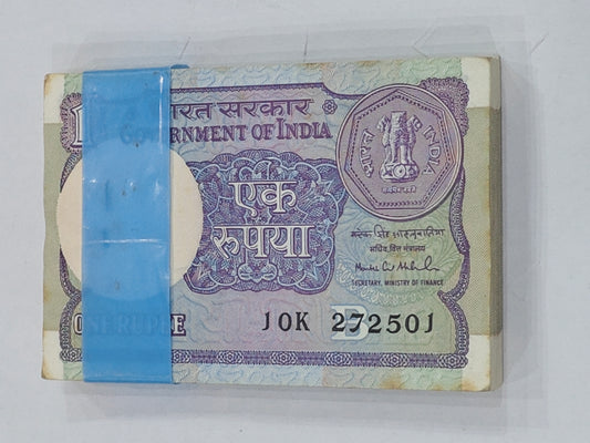 Rs 1 note bundle 1991 signed by Montek Singh Ahluwalia, serial 272501, 100 sequential collectible notes