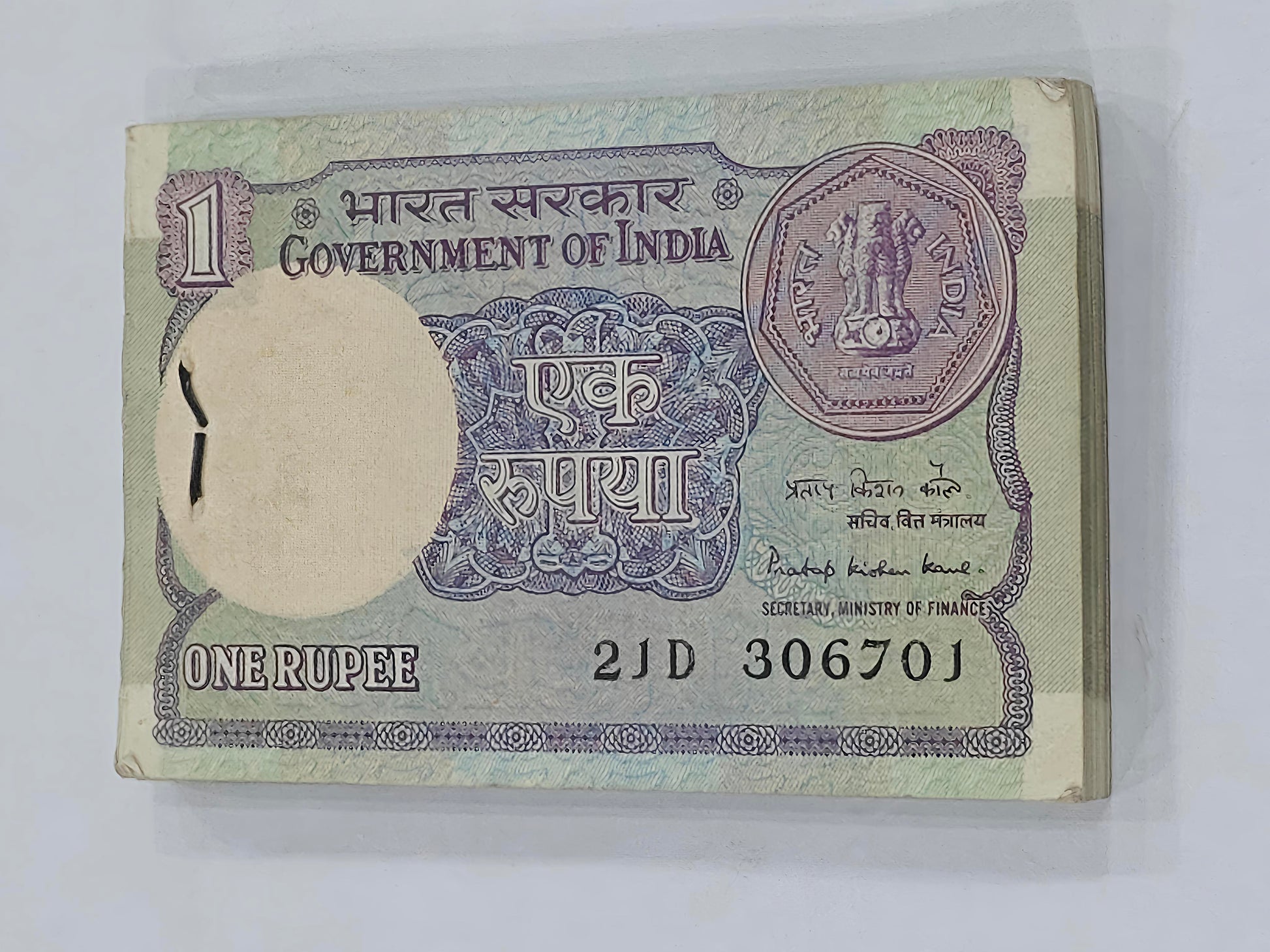 Rs 1 note bundle signed by Pratap Kishan Kaul, serial 306701, includes 786 number note, 100 sequential collectible notes